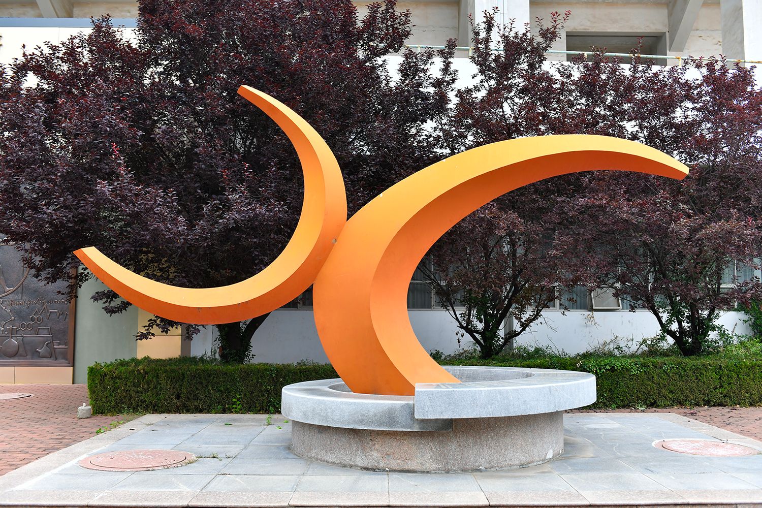 博物馆门口雕塑