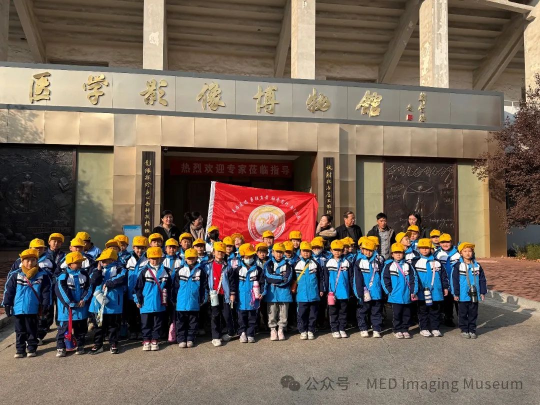 关心下一代 校（院）关工委举办 “红领巾进校园活动”